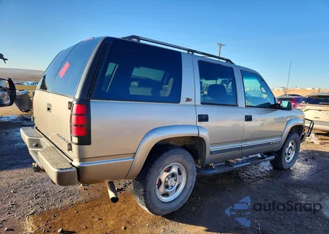 2000 Chevrolet Tahoe K1500 z USA, uszkodzony, nr VIN 1GNEK13R2YR124110